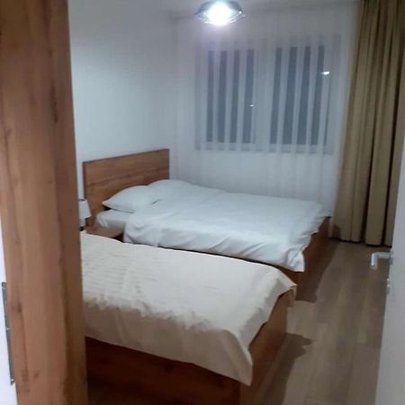 Apartament Banesa Ne Qender Te Pejes Zewnętrze zdjęcie