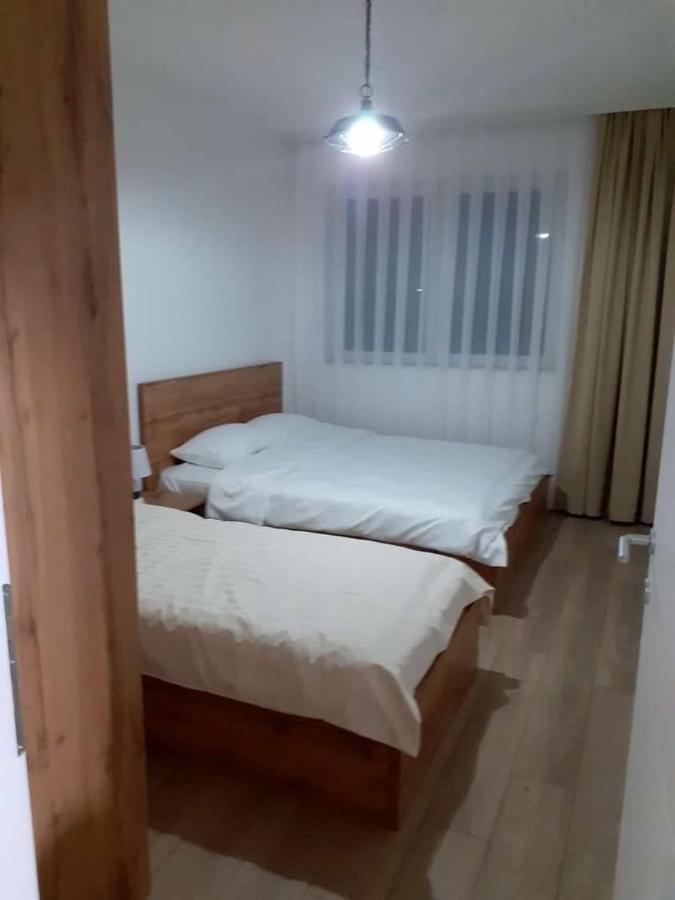 Apartament Banesa Ne Qender Te Pejes Zewnętrze zdjęcie